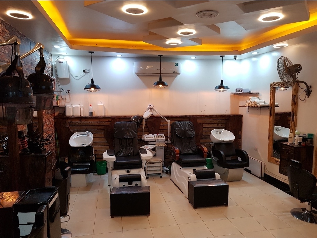 Hotlooks Salon — Kansanga